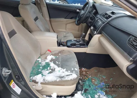 2014 Toyota Camry Le z USA, uszkodzony, nr VIN 4T1BF1FK4EU868729